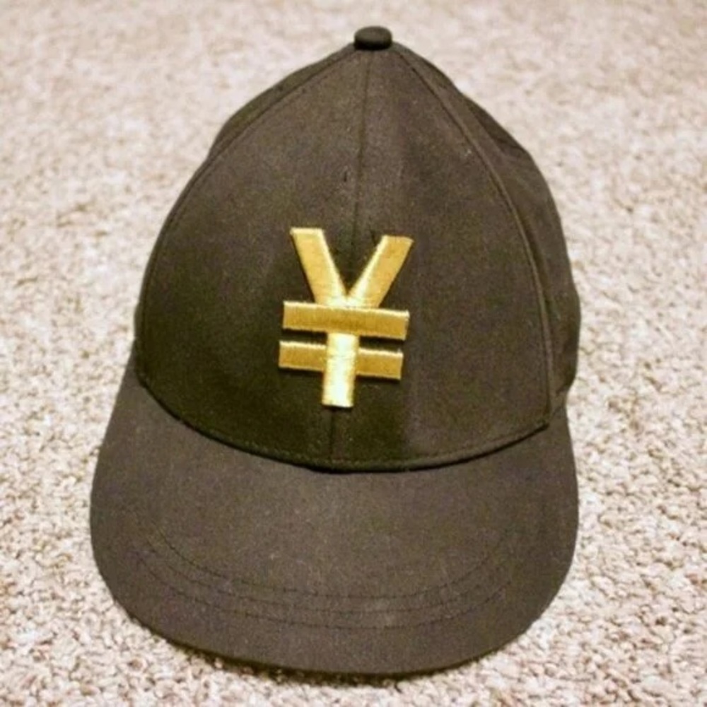H&M Black Embroidered Yen Flat Cap